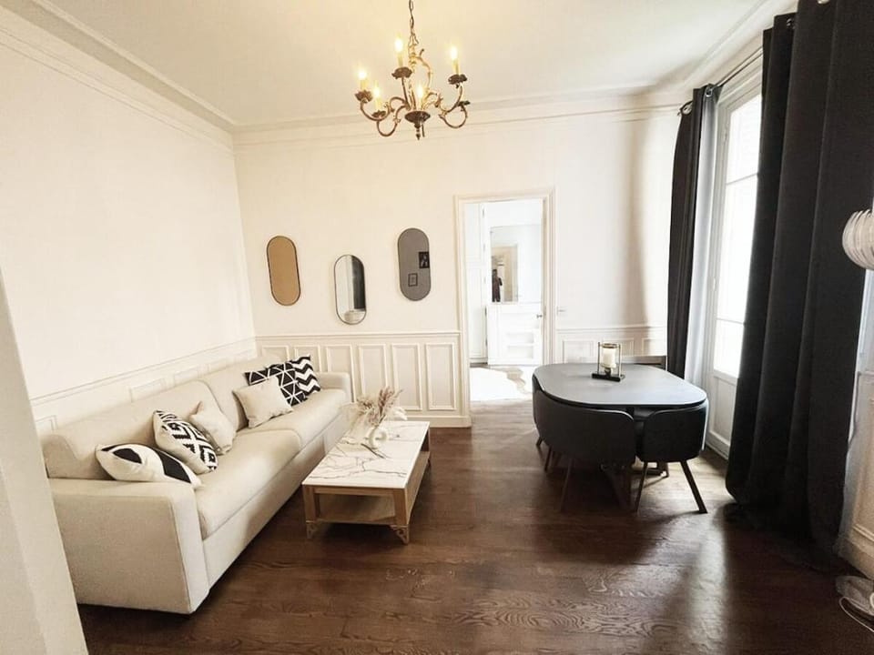 Superb Eiffel Tower Terrace Apartment Apartment in Paris