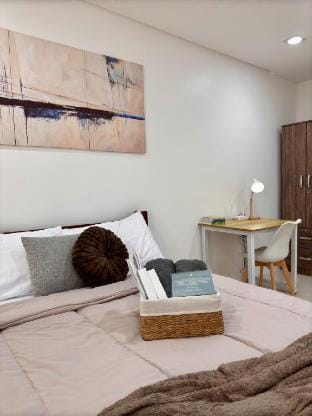 1BR w/ Pool at One Pontefino Tower Vacation rental in Batangas