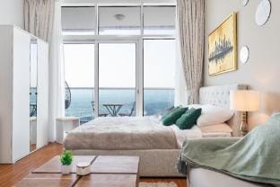 Hybrid Chic Living: Luxury-Comfort-Productivity Apartment in Dubai