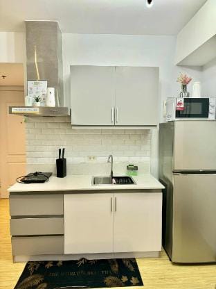 Azure Staycation With Board Games & Nice Balcony Apartment in Paranaque