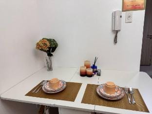 Tangerine Room in MOA near Airport  2 Beds Vacation rental in Pasay
