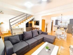 San Miguel Unit 12 4BR Free Parking near ITPark Vacation rental in Cebu City
