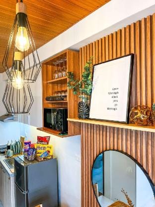 Cozy Unit w/balcony + 400 mbps Wifi + 65 inches TV Apartment in Cebu City