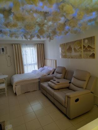 Jacuzzi staycation by Cyvee Staycation Apartment in Manila City