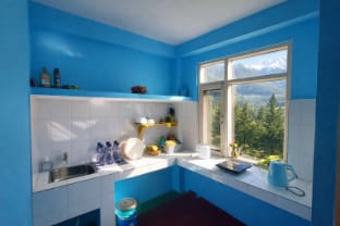 Nirvana Meditative Home w Kitchen & Mountain View Vacation rental in Manali