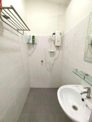 Li@Tmn Intan~6+1p(WaterDispenser/Neflix)Target Vacation rental in Johor