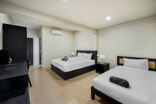 Simply Stay Chaweng-Family Room 1 Double & Twin Vacation rental in Ko Samui