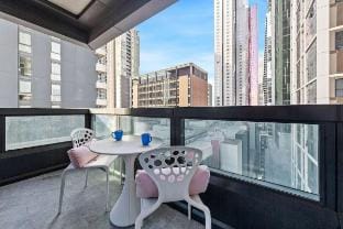 City View 2BR Apt, Comfy, Bright & Central Stay Vacation rental in Melbourne