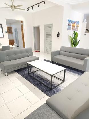 Semi-D/1-13 pax/Klang Lengkuk Rhu/5R4B/YSW Homes Vacation rental in Selangor, Malaysia