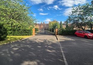 Comfy + Cosy 1BR Flat w Balcony + Free Parking Vacation rental in Nottingham