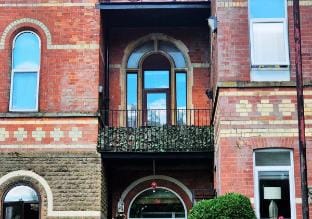 Comfy + Cosy 1BR Flat w Balcony + Free Parking Vacation rental in Nottingham