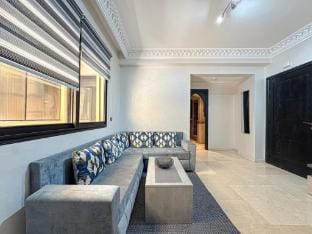 Studio Central Guéliz – Piscine + Gym + Parking Apartment in Marrakesh