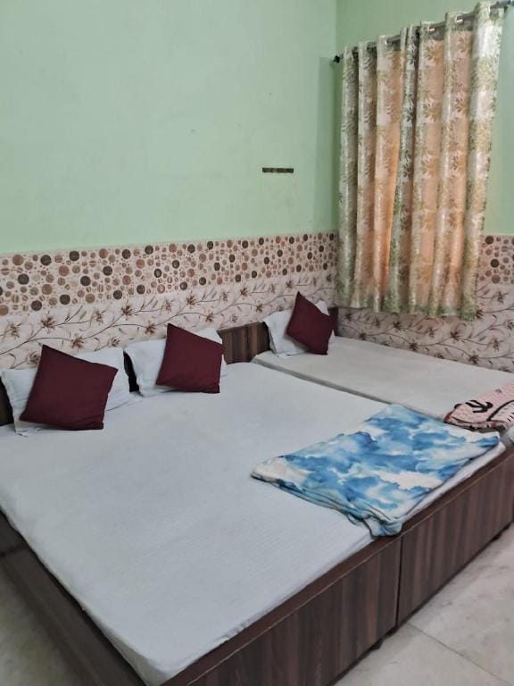 Maa Saraswati Atithi Bhawan Hotel in Uttar Pradesh