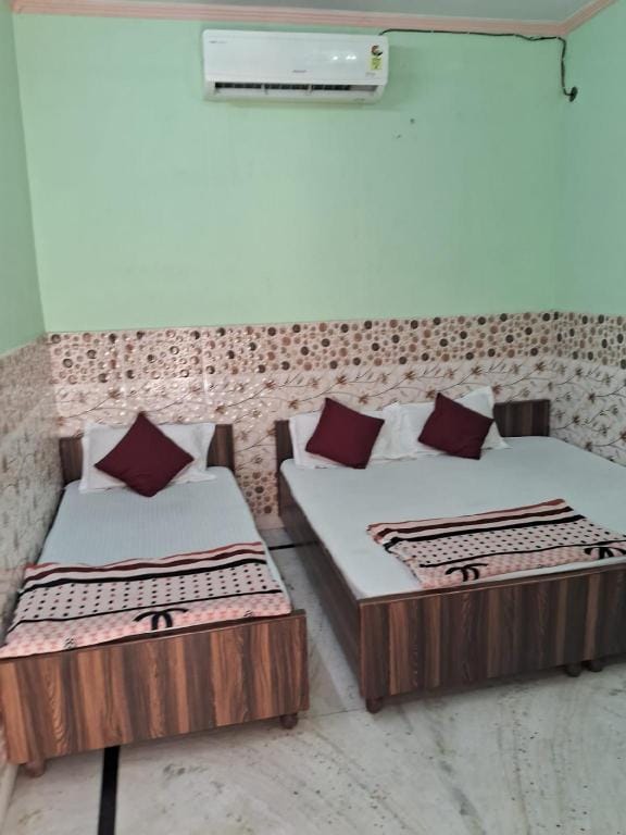Maa Saraswati Atithi Bhawan Hotel in Uttar Pradesh
