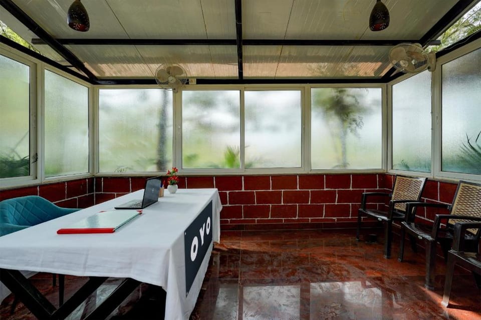 SPOT ON Mango Leaf Restaurant Hotel in Bengaluru