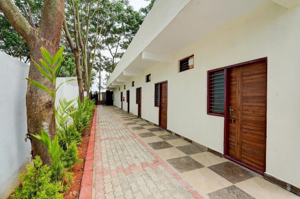 SPOT ON Mango Leaf Restaurant Hotel in Bengaluru