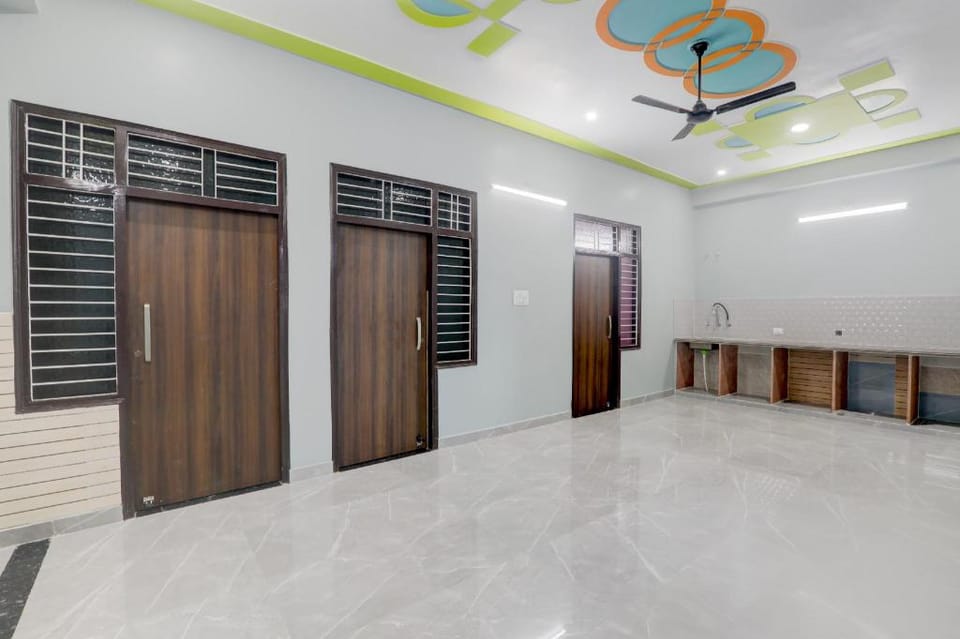 SPOT ON Rk Vishraam Grah Hotel in Lucknow