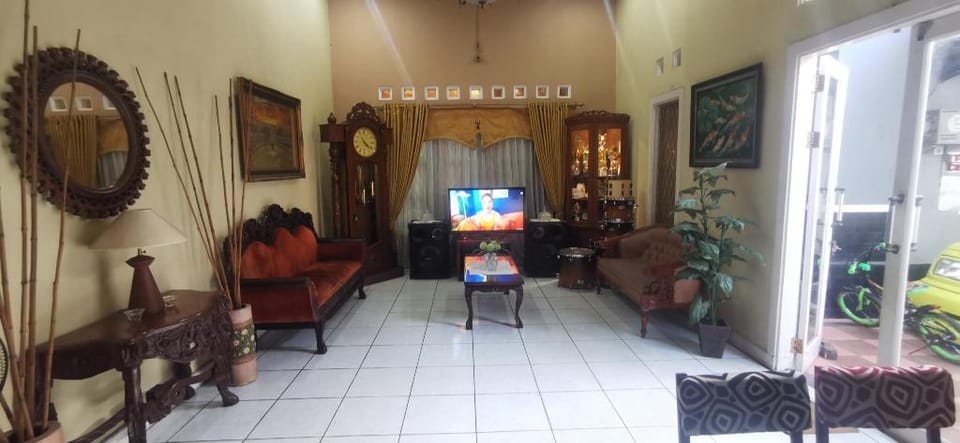 OYO 94671 Classic Guesthouse Hotel in Indonesia