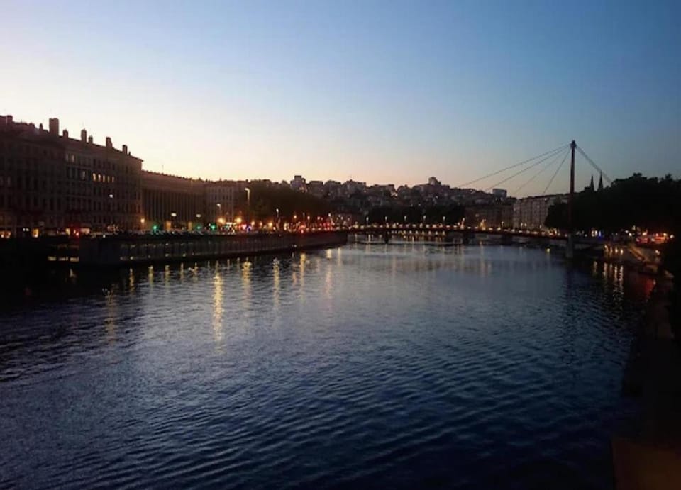 Dify Quatre Chapeaux - City Center Apartment in Lyon