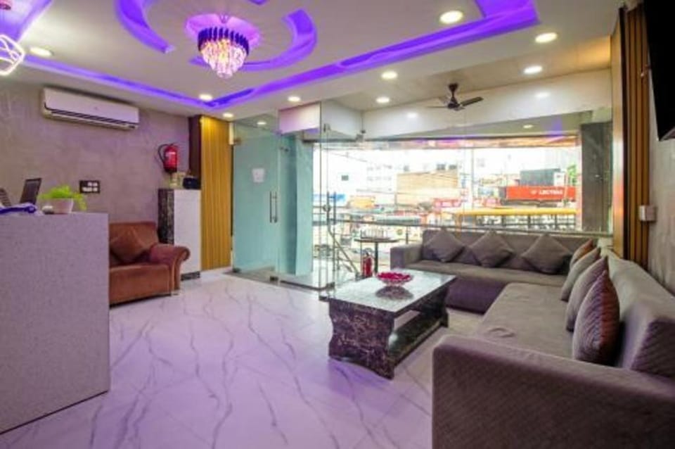 Hotel Luxury Global At Delhi Airport by Global Hotel in New Delhi