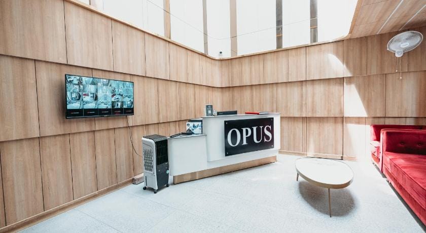 OPUS By Hotel Shiv - Green Park Bed and Breakfast in New Delhi