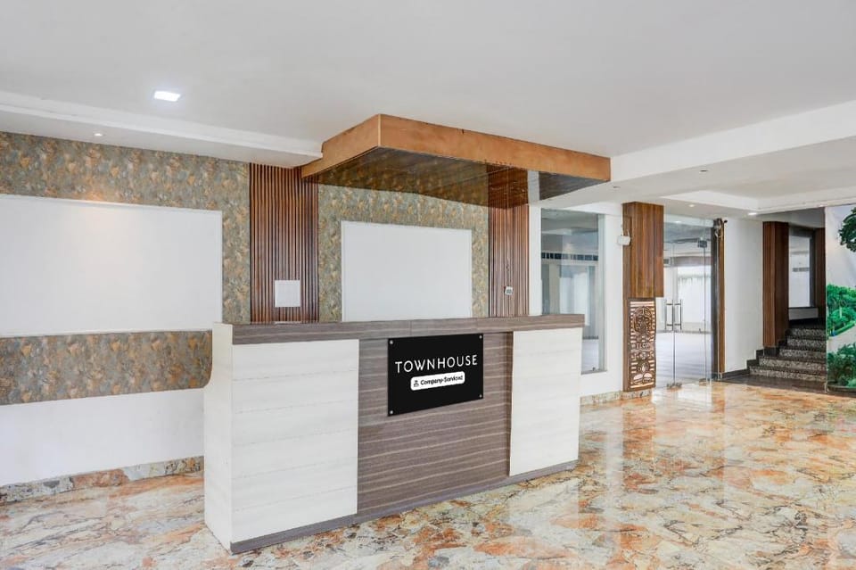 Super Townhouse Bela Road Varanasi City Railway Station Formerly Srijan Grand Hotel in Varanasi
