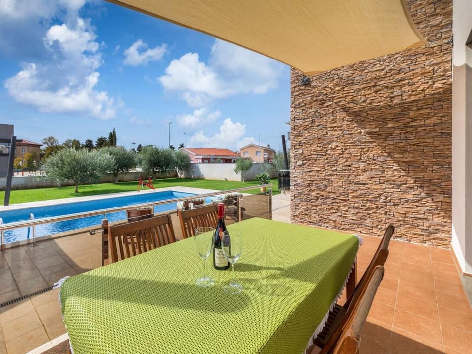 Attic apartment with balcony in Medulin Villa in Medulin
