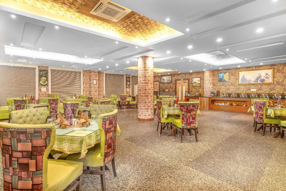 Hotel Golden Leaf Hotel in Punjab