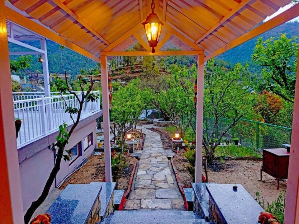 Nature's Vibe Stays Mukteshwar- 4 BHK Holiday Home Hotel in Uttarakhand