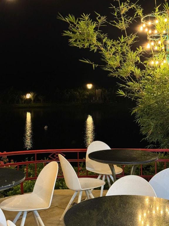 Vịnh Bốn Mùa - 4 Seasons Resort Hotel in Cambodia