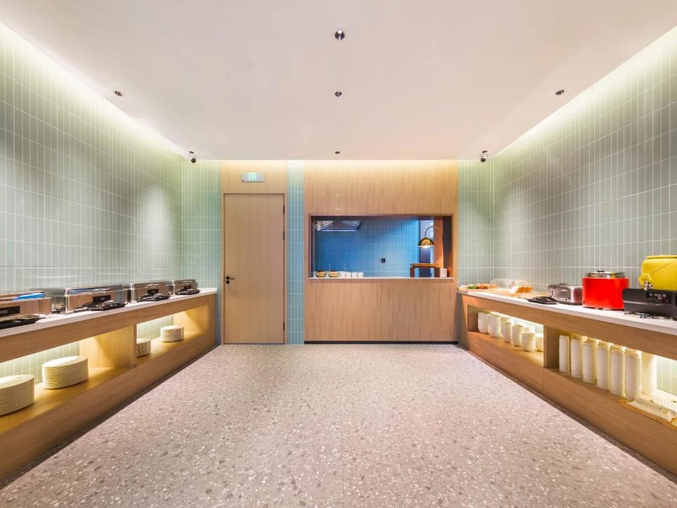 IU Hotel Flagship Lingqiu County Tanghelongyuan Community Hotel in China