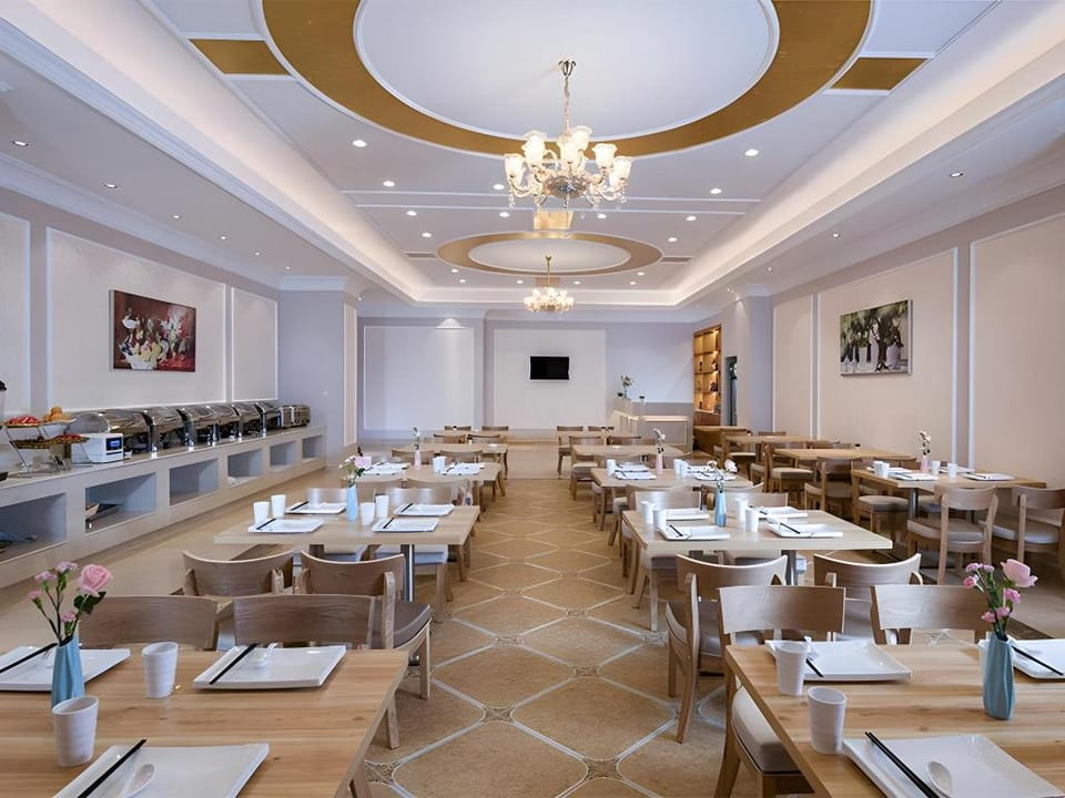 Vienna International Hotel Dongguan Fenggang Fengshen Avenue Walmart Hotel in Shenzhen
