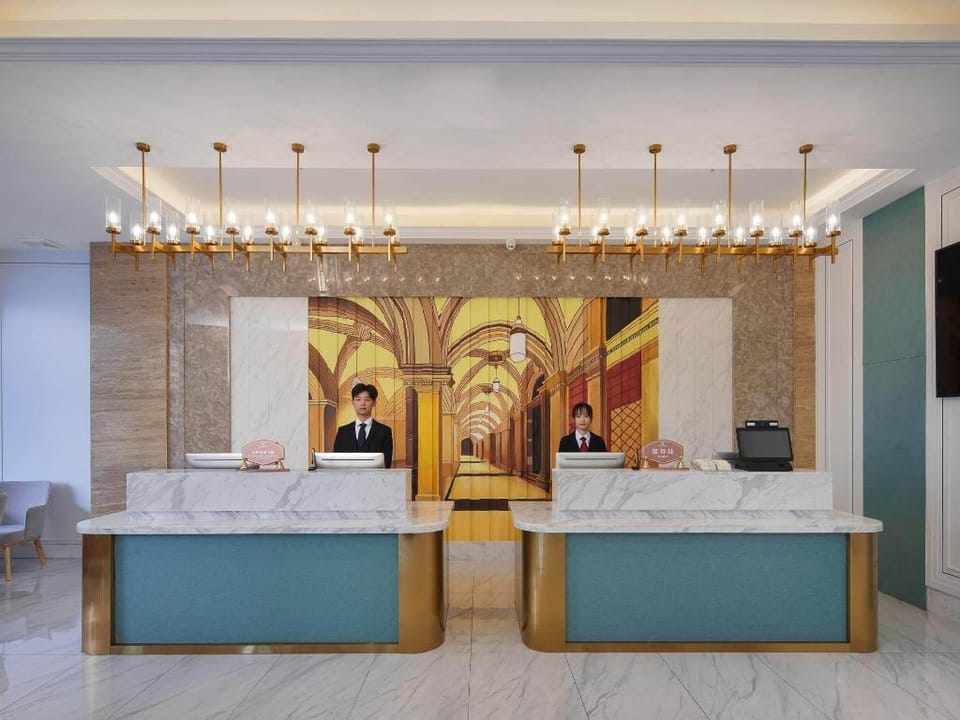 Vienna Classic Hotel Xi’an Dayanta Hepingmen Metro Station Hotel in Xian