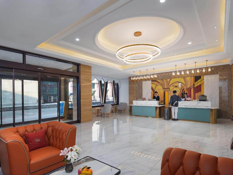 Vienna Classic Hotel Xi’an Dayanta Hepingmen Metro Station Hotel in Xian