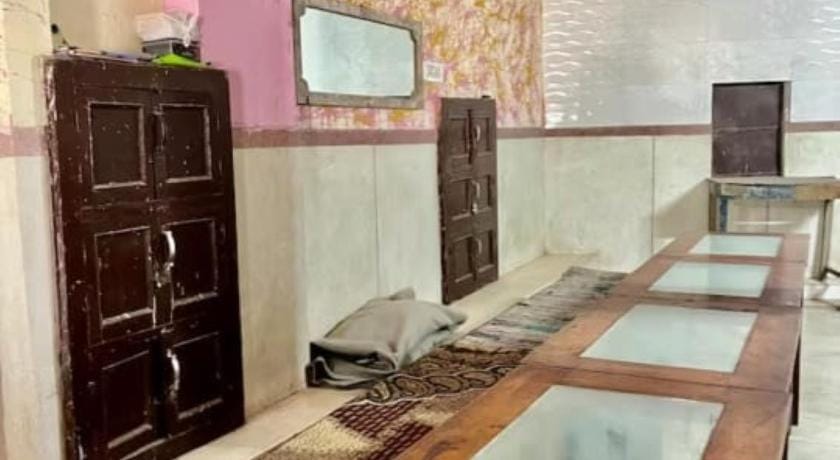 Iconic HOSTEL 1 KM from Railway Station Hotel in Rajasthan