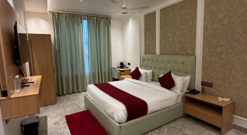 Hotel Saroma Portico Hotel in Uttar Pradesh