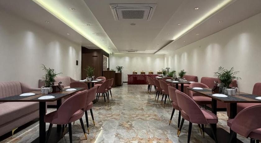 Hotel Saroma Portico Hotel in Uttar Pradesh