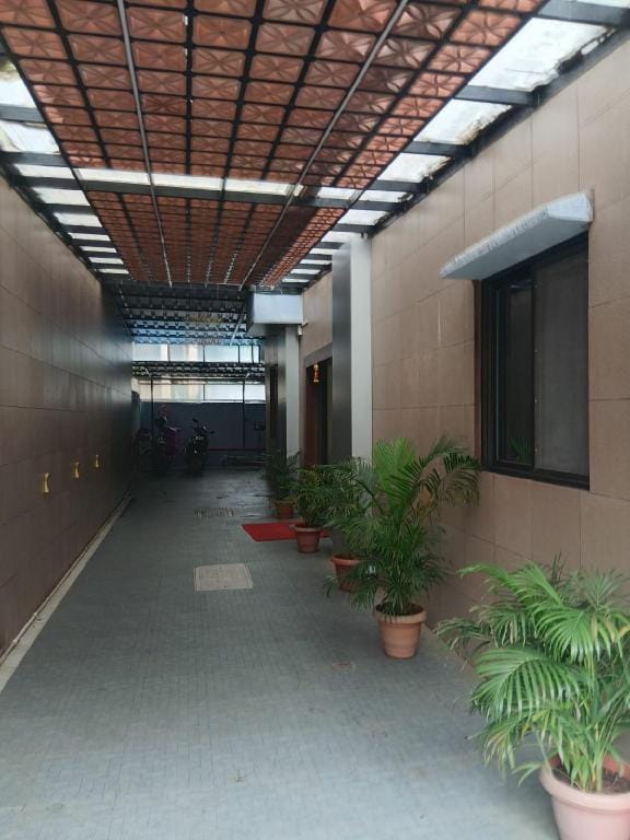 Hotel Yashmer Lodging and Boarding Hotel in Maharashtra