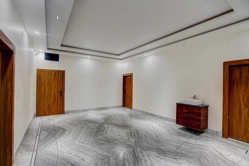 Hotel O by OYO Pristine inn Hotel in Uttar Pradesh