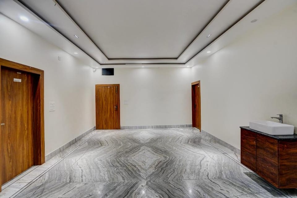 Hotel O by OYO Pristine inn Hotel in Uttar Pradesh