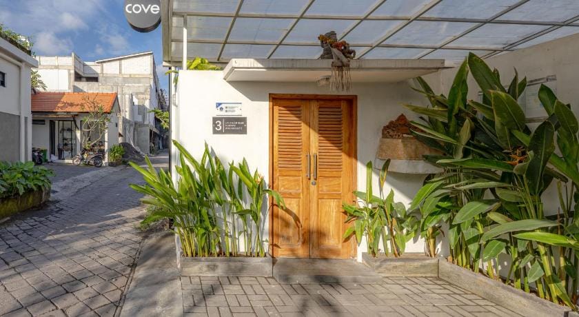 Cove Lotus Loft Seminyak Hotel in North Kuta