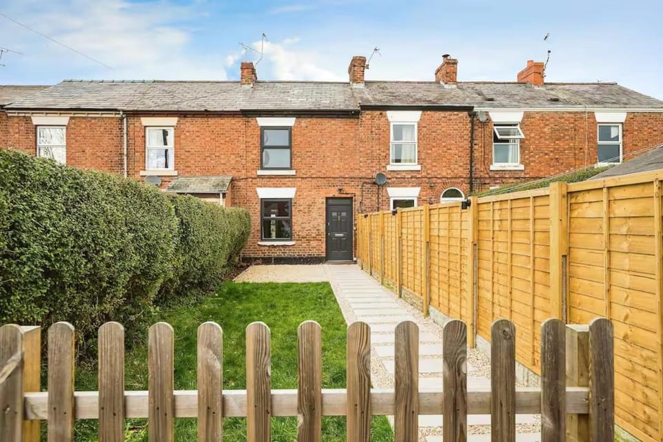 Cottage By Canal and Centre By Cheshire Escapes Vacation rental in Chester