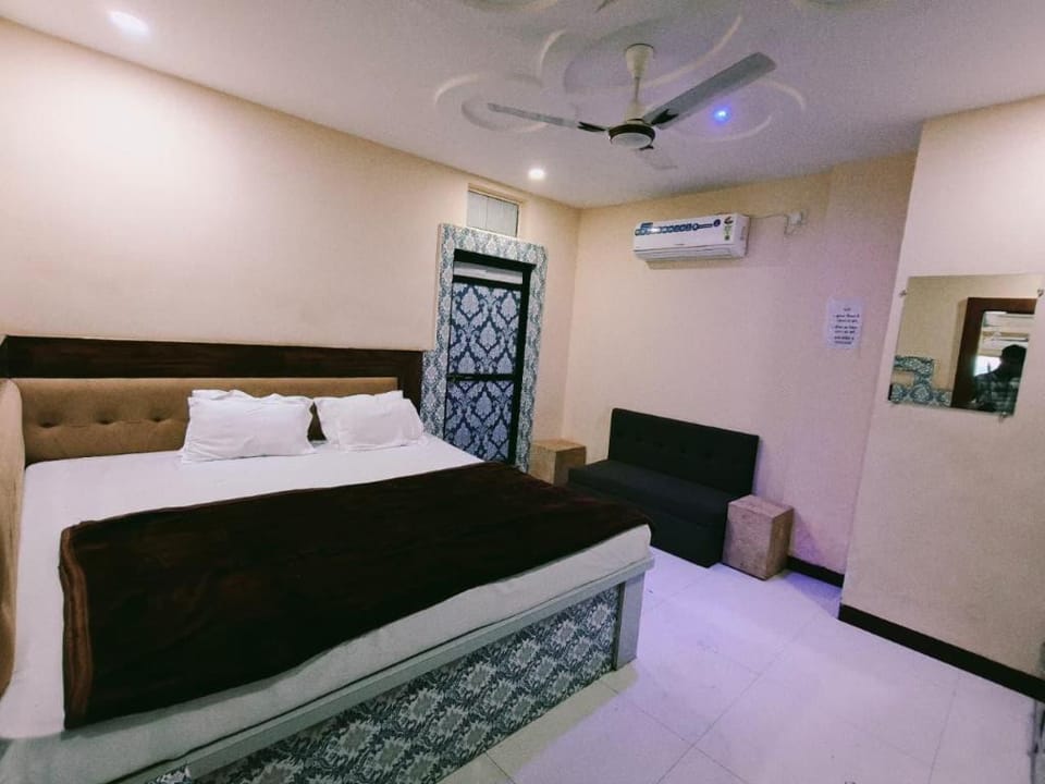 TRPOTELS Geeta Colony Hotel in India
