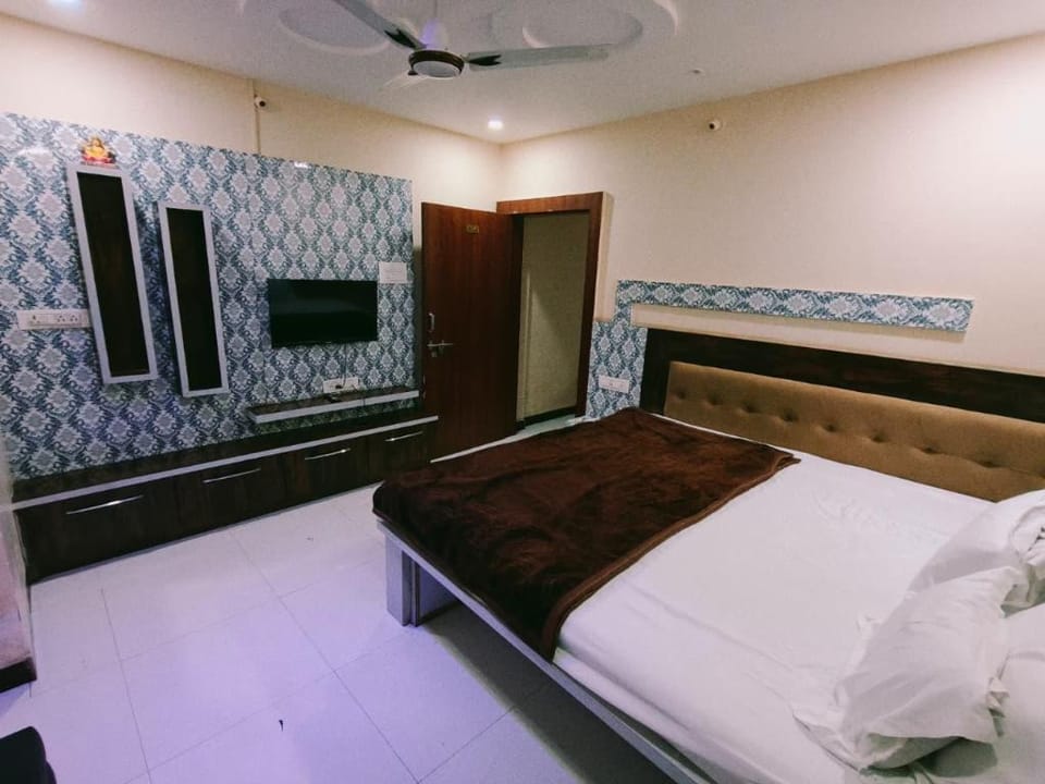 TRPOTELS Geeta Colony Hotel in India