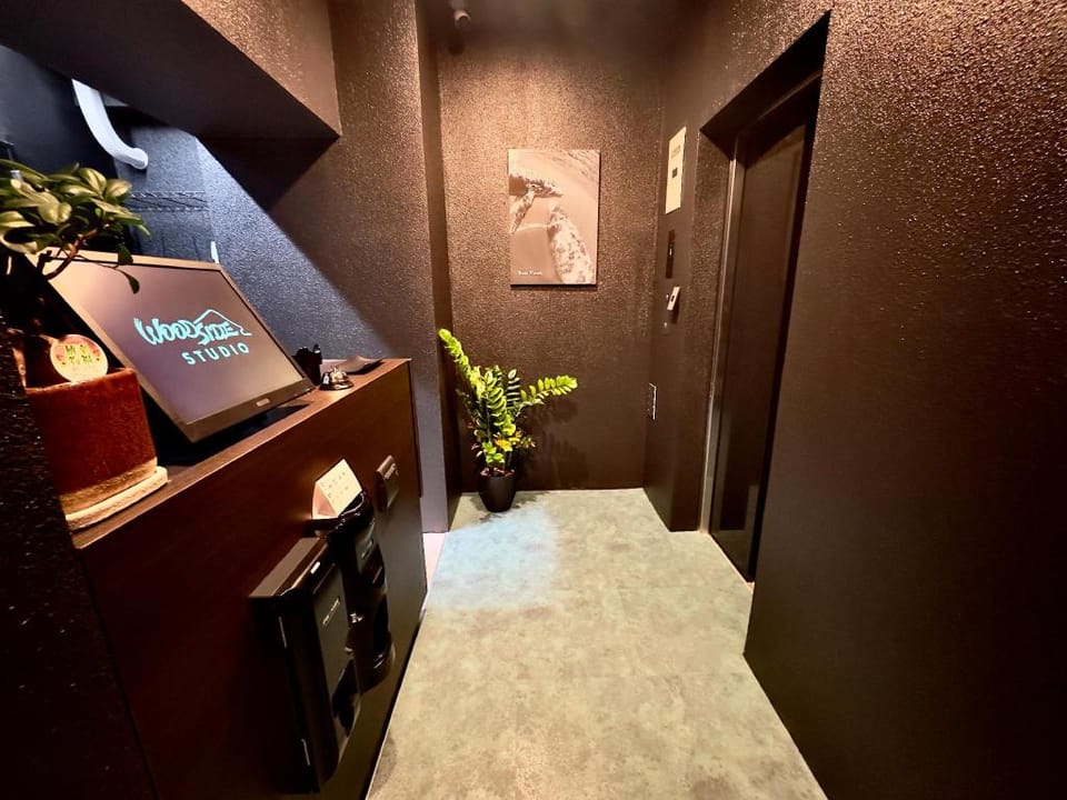 WOODSIDE STUDIO Hotel in Naha
