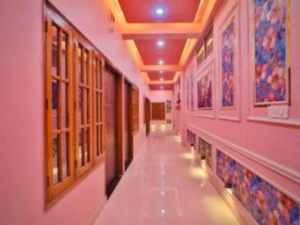 RROOMS Elite Hotel Airport Suites Hotel in Lucknow