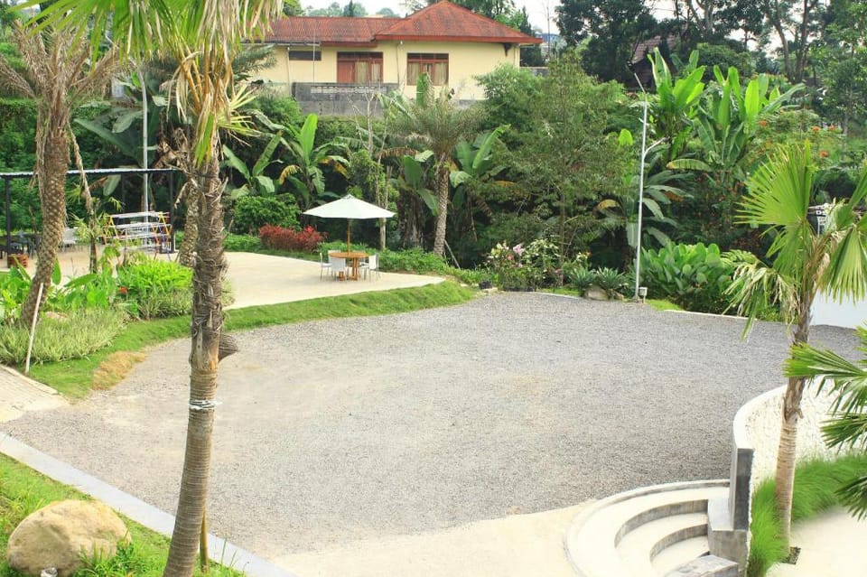 Vavivadwatu glamping Hotel in East Java