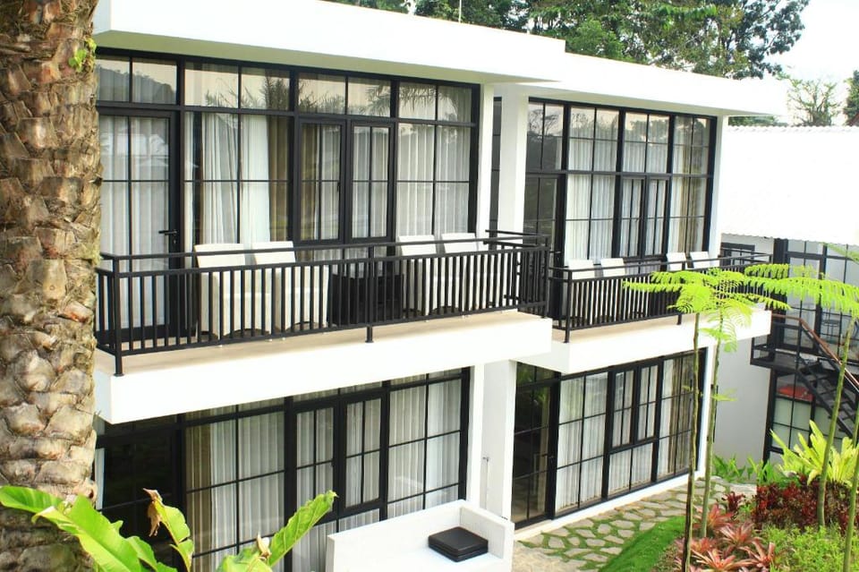 Vavivadwatu glamping Hotel in East Java