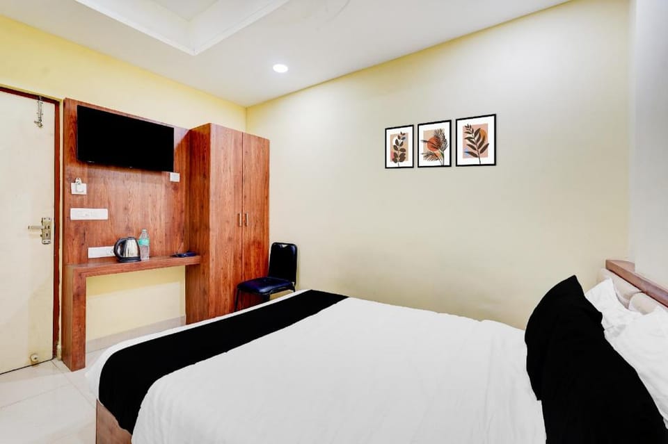Super Collection O Vadapalani Metro Station Formerly Pineapple Guest House Hotel in Chennai