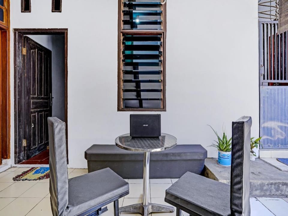 OYO 90511 Pondok Damai Guest House Syariah Hotel in West Java